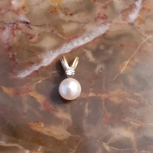 Pretty 14k Pearl & Diamond Pendant